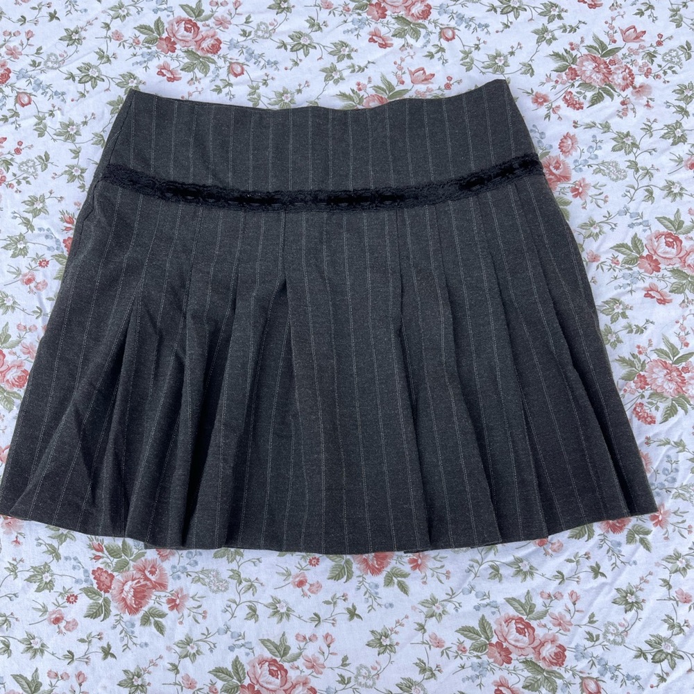 Pleated pinstripe mini skirt